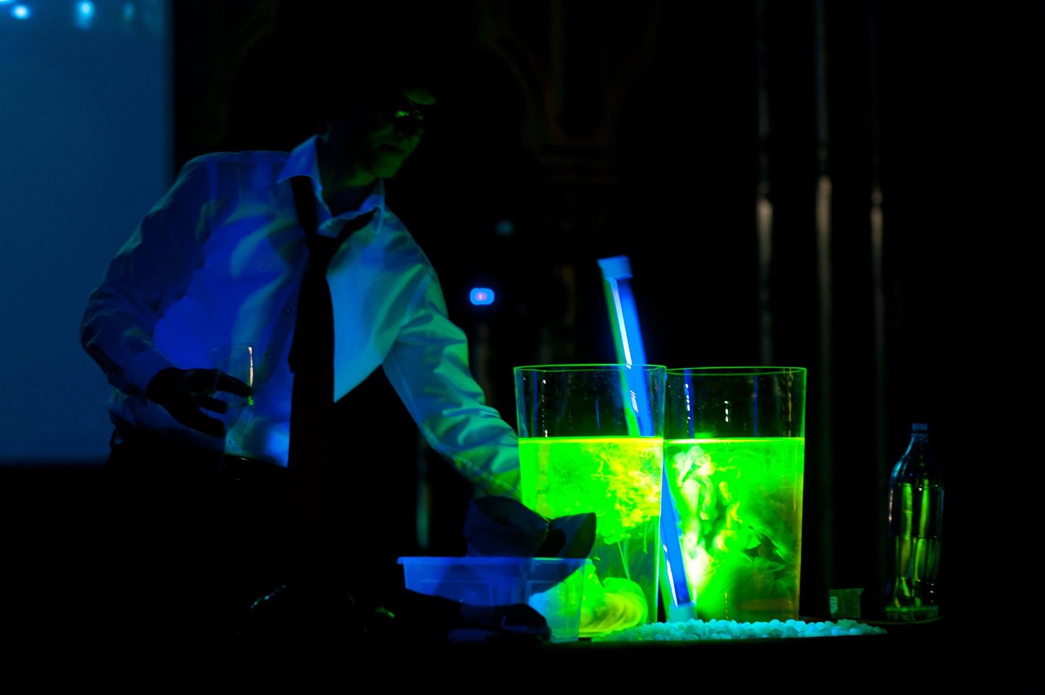 Experimentierkurs: Das gefangene Licht - Leuchtsteine und unsichtbare Farben